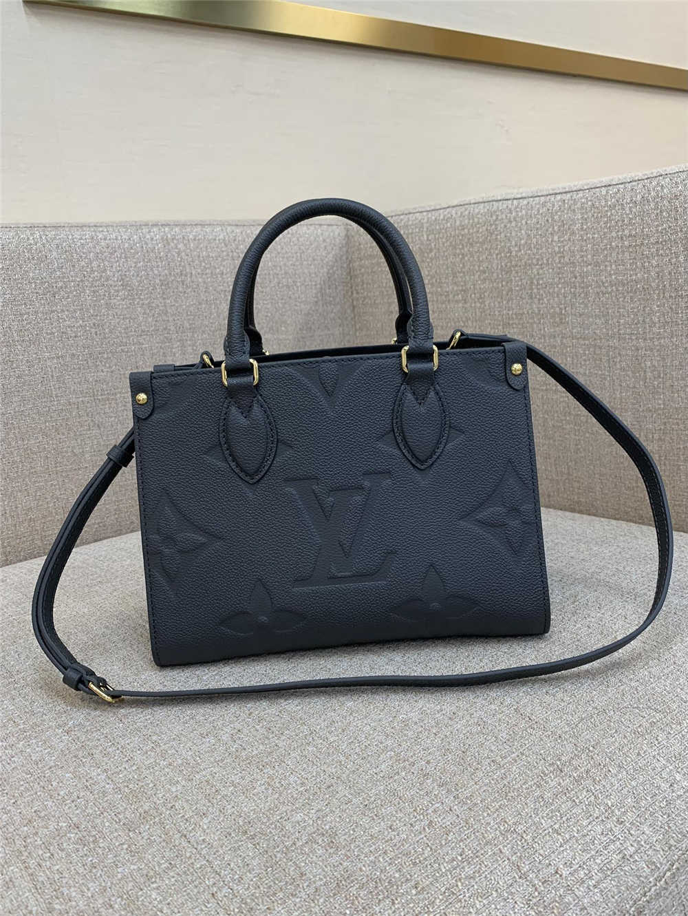 Louis Vuitton ONTHEGO M12886   size：25x19x11.5cm 2025 new 